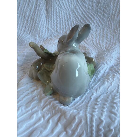 Vintage Retired Lladro "Rabbit Eating" Porcelain Figurine #4772 Spain Excellent - Picture 3 of 7